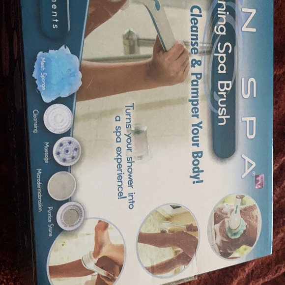 Spin Spa spinning spa brush with 5 attachments. Brand new. Never opened. - Picture 4 of 7